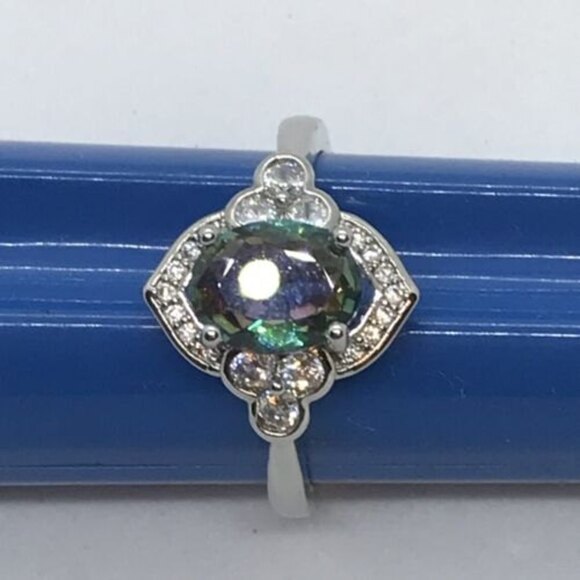 Sterling Silver Mystic Rainbow Ring Size 9 Stamped 925 Oval‎ Center Clear Stones - Picture 1 of 14